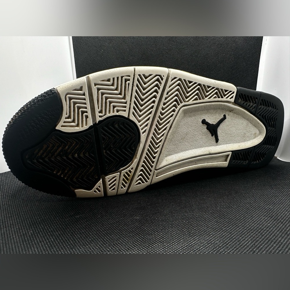 Jordan 4 Retro Royalty (size 9.5) - Picture 12 of 15